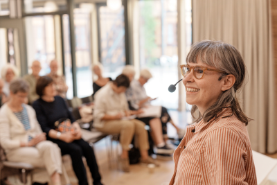 Mathilde Walter Clark fortæller om Thomas Mann i Vor Frue Kirkes sognegård.