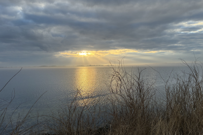 Strand, hav, himmel og sol