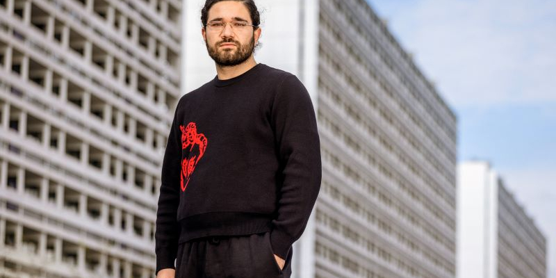 Portrætfoto af forfatter Deniz Kiy