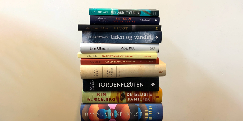 Stak med bøger skrevet af nordiske forfattere