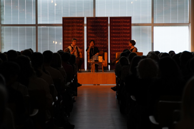 Billede af en mand med en mulepose fra LiteratureXchange